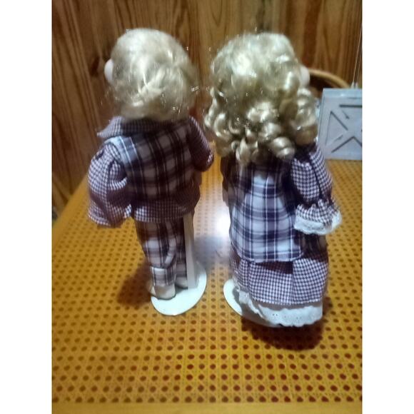 Vtg Cathay Collection Porcelain Boy & Girl Dolls Kissing W/ Stands Maroon Plaid - Picture 13 of 14